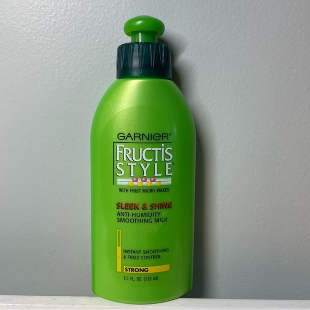 Fructis Style Sleek and Shine Anti Humidity Smoothing‎ Milk. NOS
